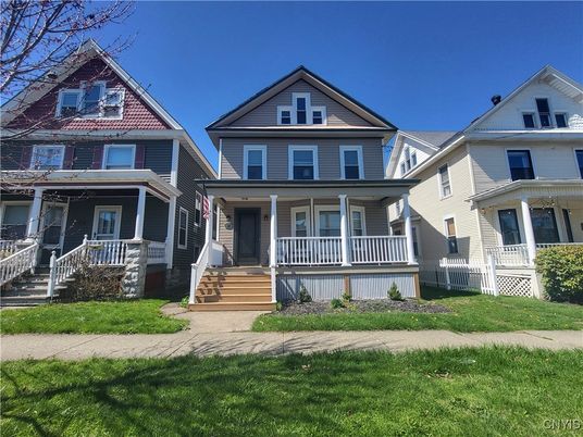 Exterior, Facade, Queen Anne Victorian