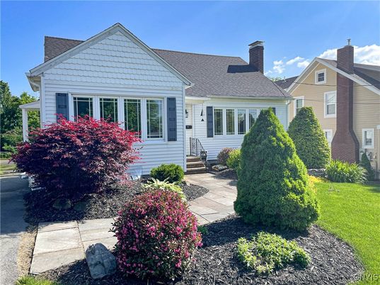 Exterior, Facade, Cape Cod
