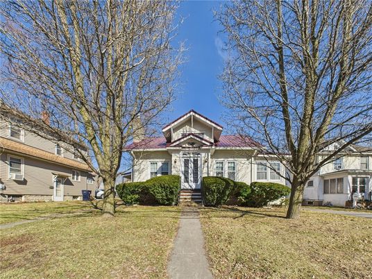 Backyard, Exterior, Facade, Queen Anne Victorian