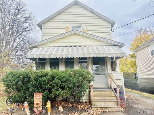 Exterior, Facade, Queen Anne Victorian