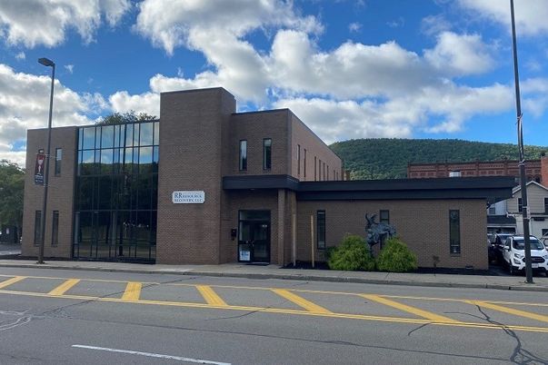 Exterior, Facade, Modern