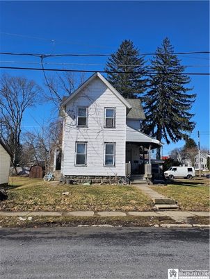 Exterior, Facade, Queen Anne Victorian
