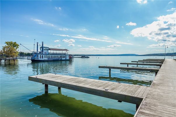 Exterior, Lake
