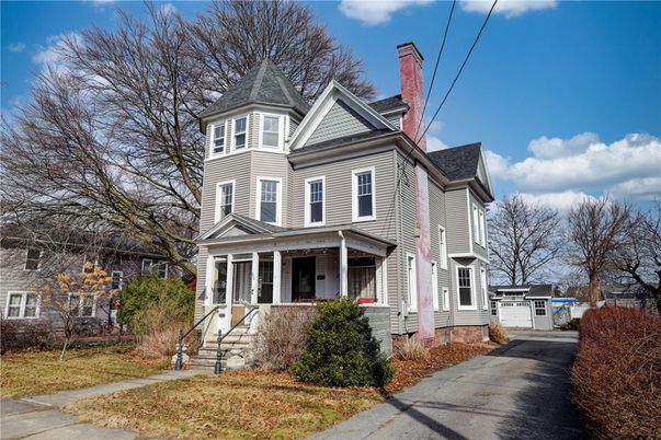 Exterior, Facade, Queen Anne Victorian