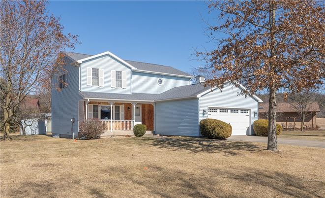 Attached, Exterior, Facade, Farmhouse