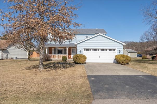 Attached, Exterior, Facade, Ranch