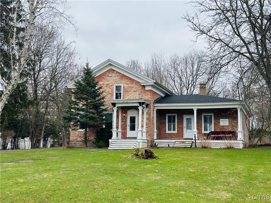 Exterior, Facade, Brick Facade, Ranch
