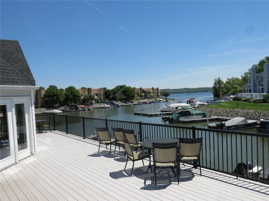 Exterior, Lake