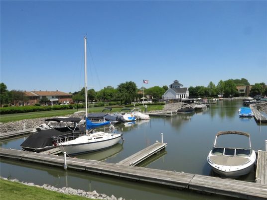 Exterior, Lake