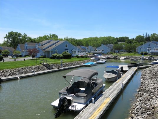 Exterior, Lake