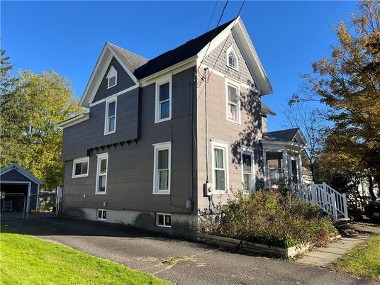 Exterior, Facade, Queen Anne Victorian