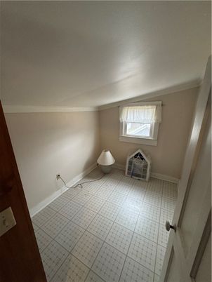 Empty room, Interior
