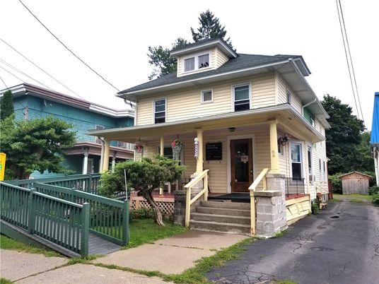 Exterior, Facade, American Foursquare