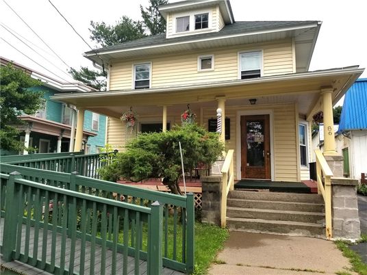 Exterior, Facade, American Foursquare