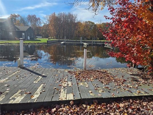 Exterior, Lake