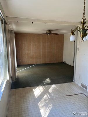 Empty room, Interior