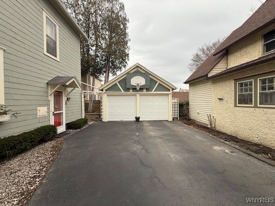 Detached Garage, Exterior