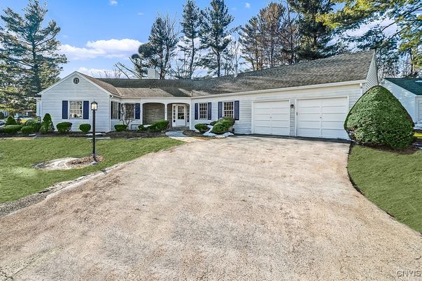 Attached, Exterior, Facade, Ranch