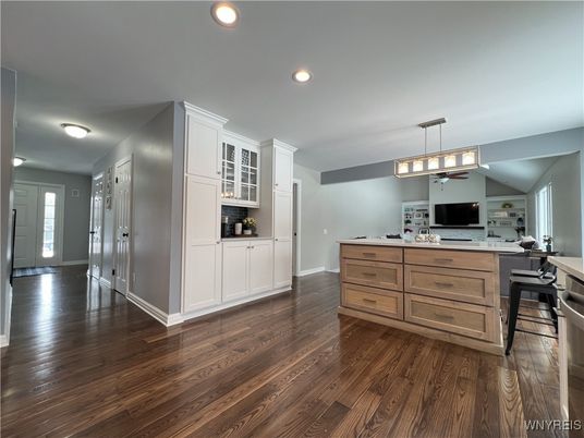 Interior, Pendant Lights, Recessed Lighting, Wood Texture Flooring