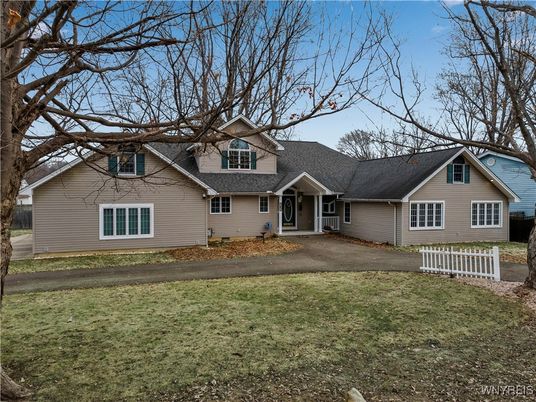 Backyard, Exterior, Facade, Ranch