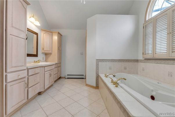 Bathroom, Dual Sink Vanities, Interior