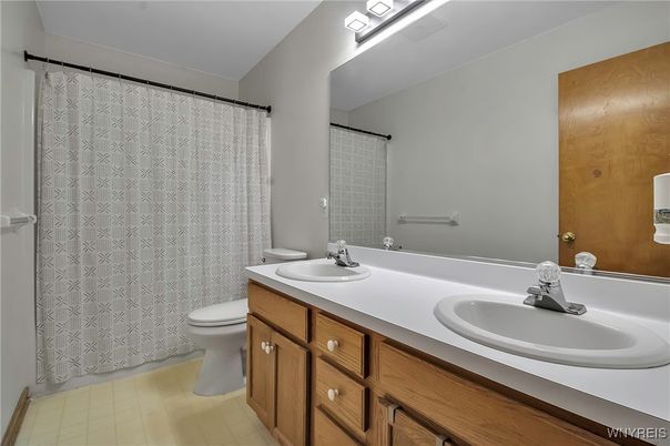 Bathroom, Dual Sink Vanities, Interior