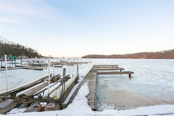 Exterior, Lake