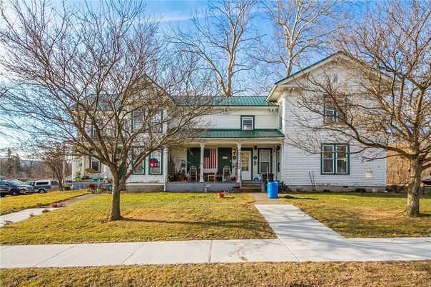 Backyard, Exterior, Facade, Queen Anne Victorian