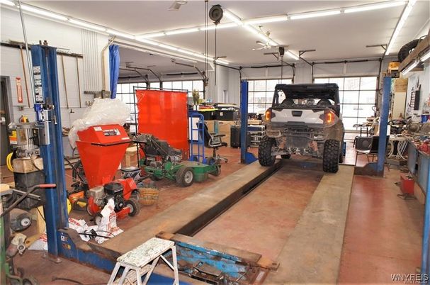 Garage, Interior