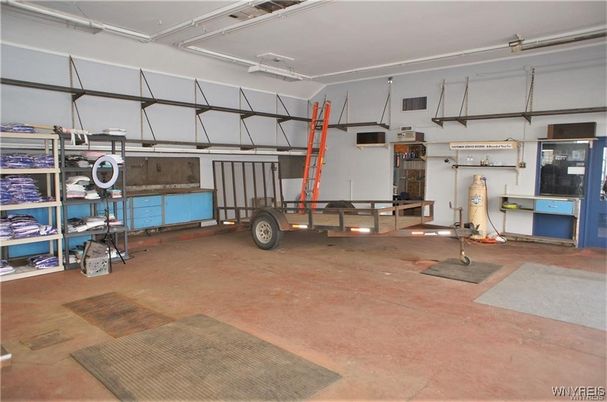 Garage, Interior