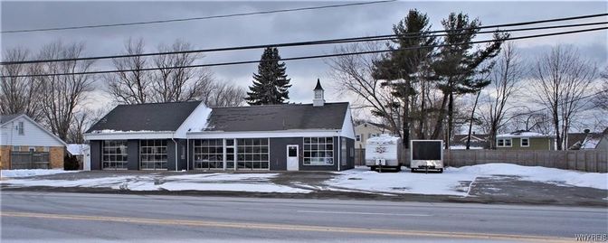 Attached, Exterior, Facade, Cape Cod