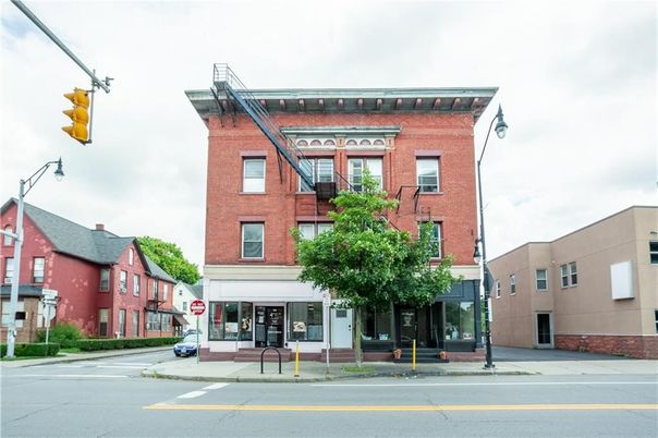 Exterior, Facade, Brick Facade, Rowhouse