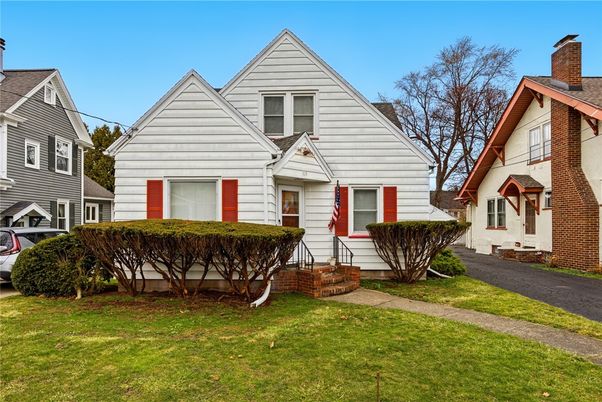 Exterior, Facade, Farmhouse