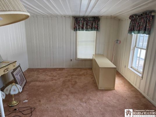 Empty room, Interior