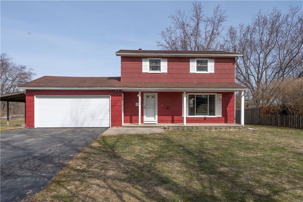 Attached, Exterior, Facade, Split Level