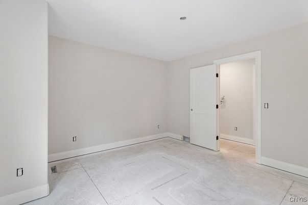 Empty room, Interior