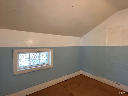 Empty room, Interior
