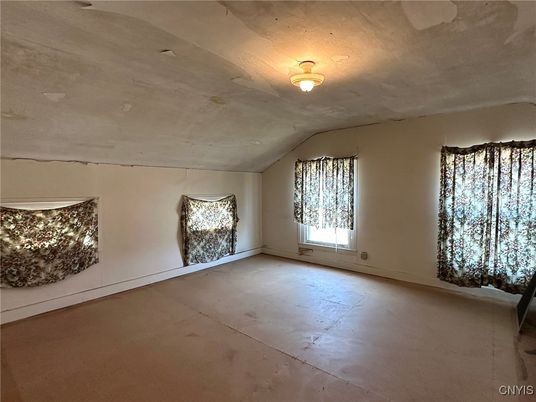 Empty room, Interior
