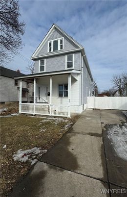 Exterior, Facade, Queen Anne Victorian