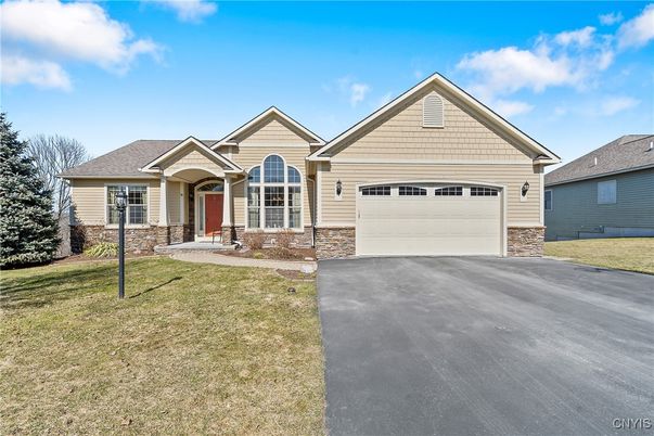 Attached, Exterior, Facade, Ranch