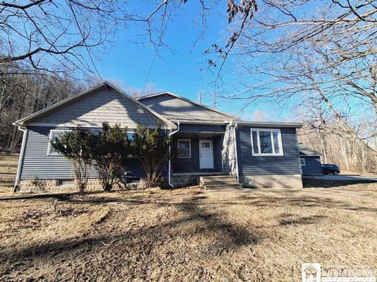 Exterior, Facade, Ranch