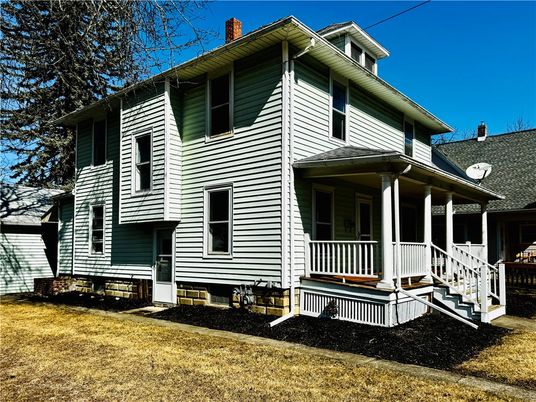Exterior, Facade, American Foursquare