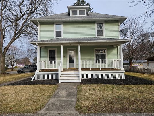 Exterior, Facade, American Foursquare