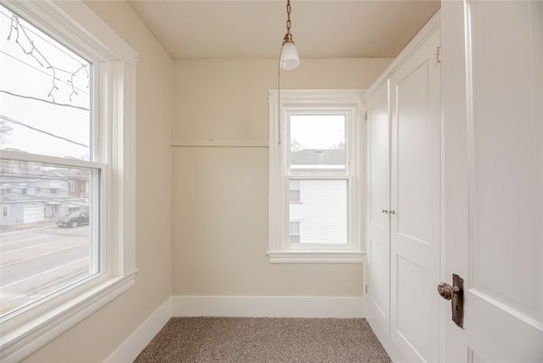 Empty room, Interior, Pendant Lights