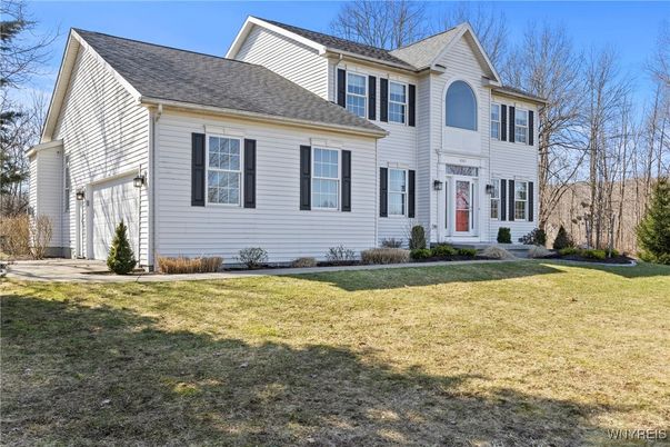 Attached, Exterior, Facade, Farmhouse