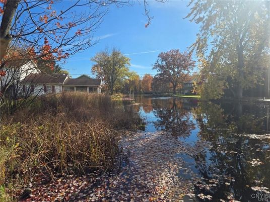 Exterior, Lake