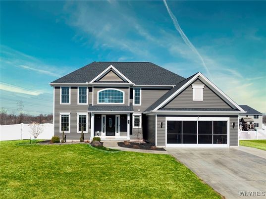 Attached, Exterior, Facade, Farmhouse