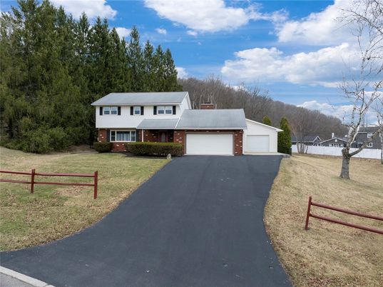Attached, Exterior, Facade, Brick Facade, Raised Ranch