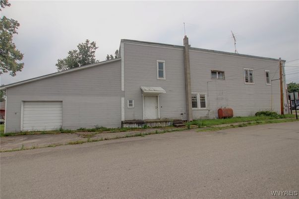 Attached, Exterior, Facade, Modern