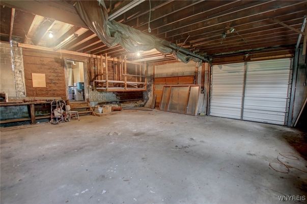 Garage, Interior, Wooden Beams